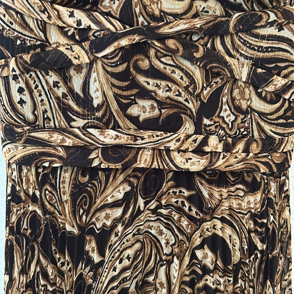 Elegant Brown Paisley Pleated Maxi Dress - Picture 8 of 10